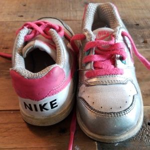 3/$25 Girls Nike shoes
